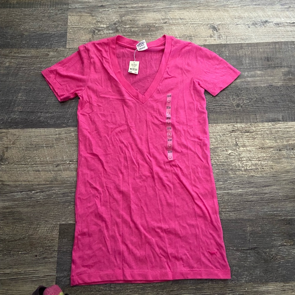 Victoria’s Secret PINK v-neck t-shirt- NWT